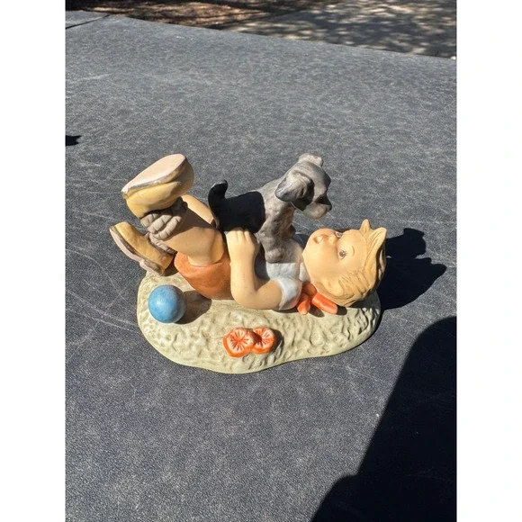 Goebel Berta Hummel Pals BH 4 1996 Figurine Germany Child Playing Dog - Picture 2 of 4